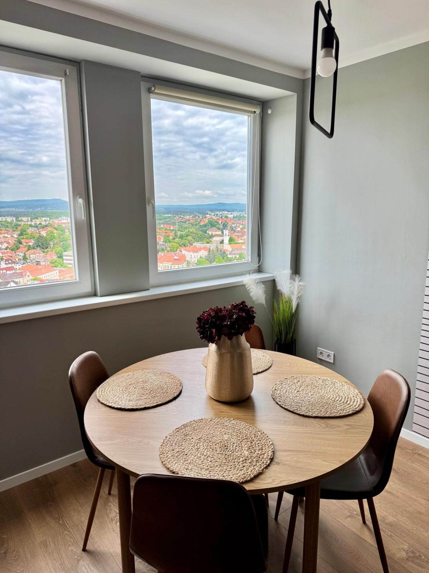 Panorama View Deluxe Apartment Veszprém Buitenkant foto