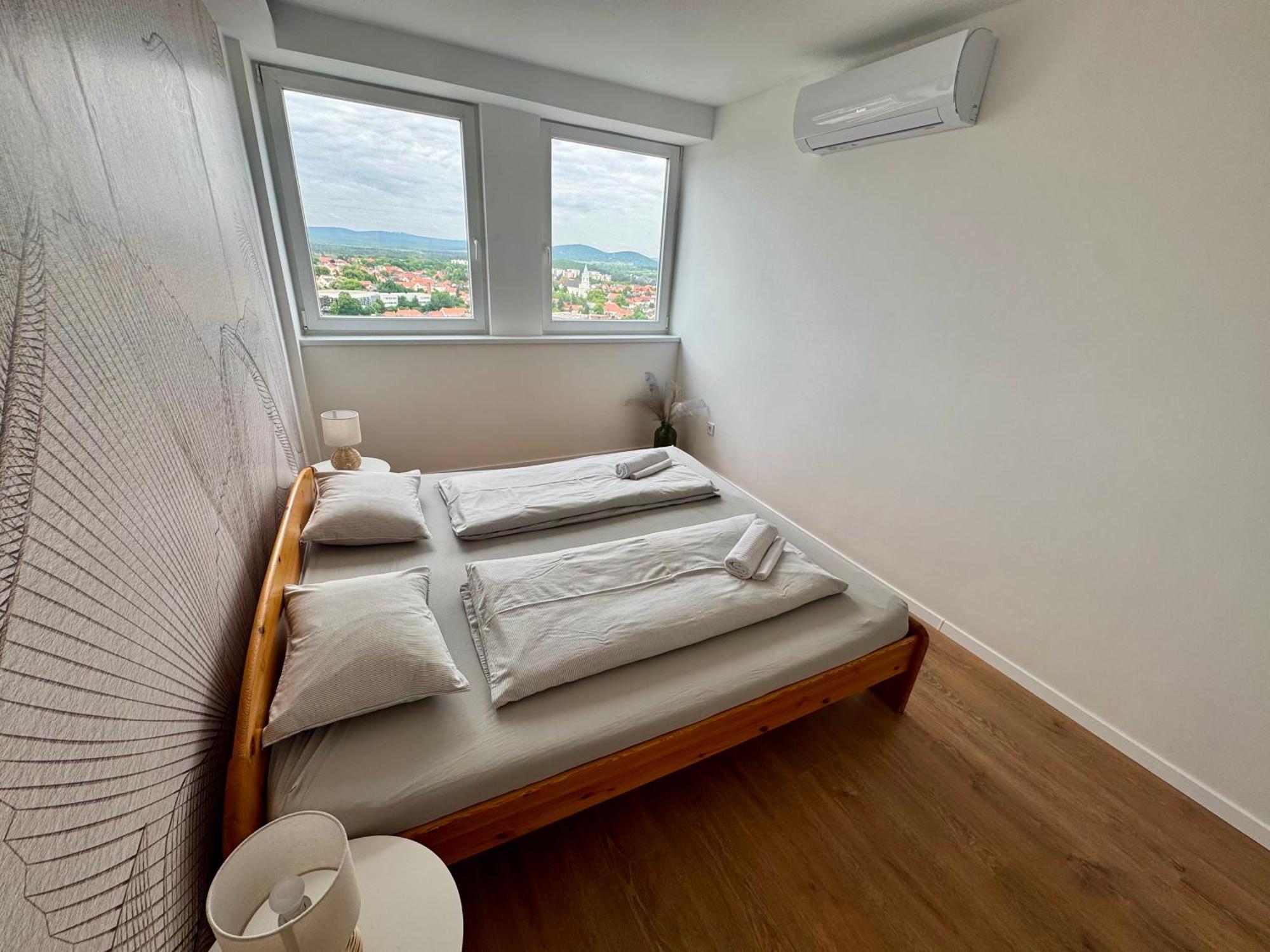 Panorama View Deluxe Apartment Veszprém Buitenkant foto